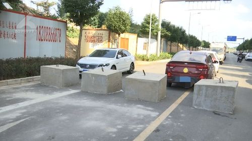 呈貢小區外斷頭路突現水泥墩陣 數百居民出行受阻引熱議